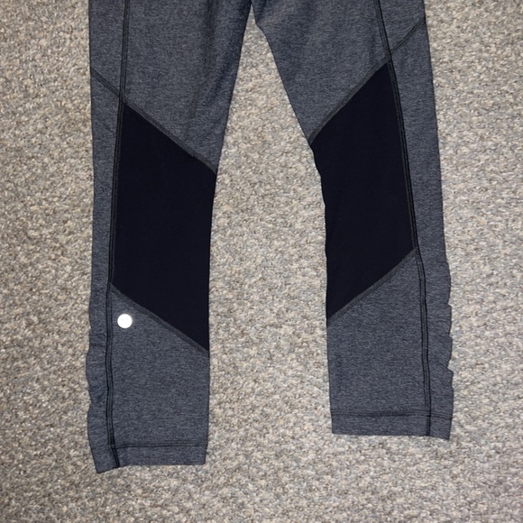 Lululemon crop leggings. 4 - Picture 10 of 12